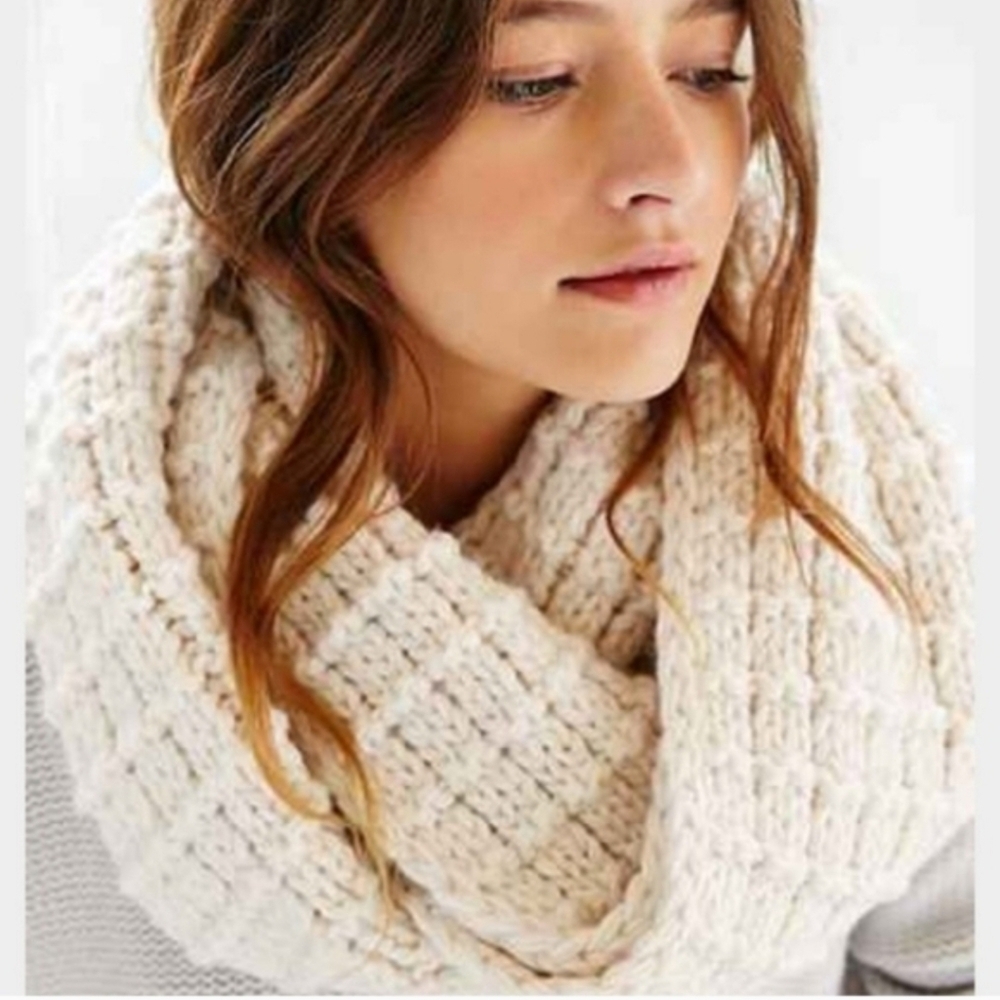Urban Outfitters Kimchi Blue warm Ivory Chunky Knit Infinity Scarf
